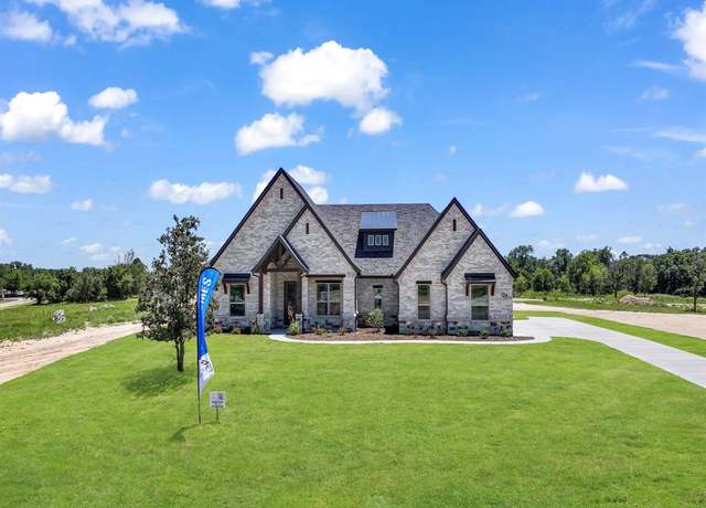 Property at 124 Desperado Way, Weatherford, TX 76020, 4 beds, 3 baths