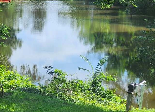 Property at 1802 Long Creek Ct, Granbury, TX 76049, 3 beds, 2 baths