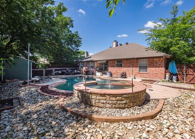 Property at 1112 Bayfield Dr, Denton, TX 76209, 3 beds, 2 baths