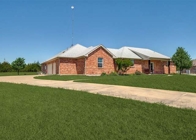 Property at 949 Stephen Ct, Farmersville, TX 75442, 4 beds, 3 baths