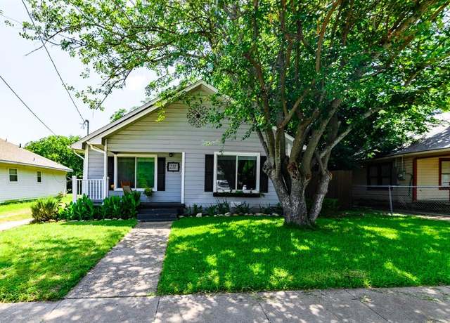 Property at 211 Huron St, Cleburne, TX 76031, 2 beds, 1 bath