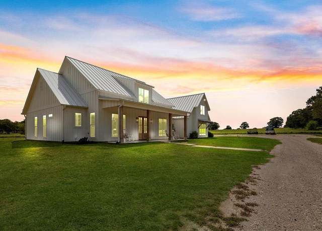 Property at 1326 Lynch Crossing Blvd, Whitesboro, TX 76273, 5 beds, 3.5 baths