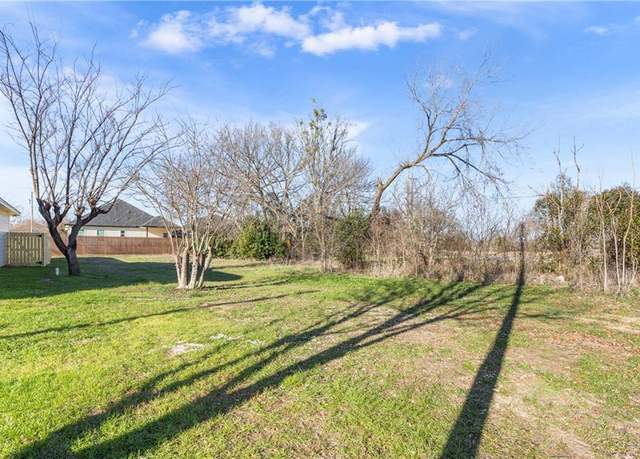 Property at 507 Mckinley St, Mcgregor, TX 76657