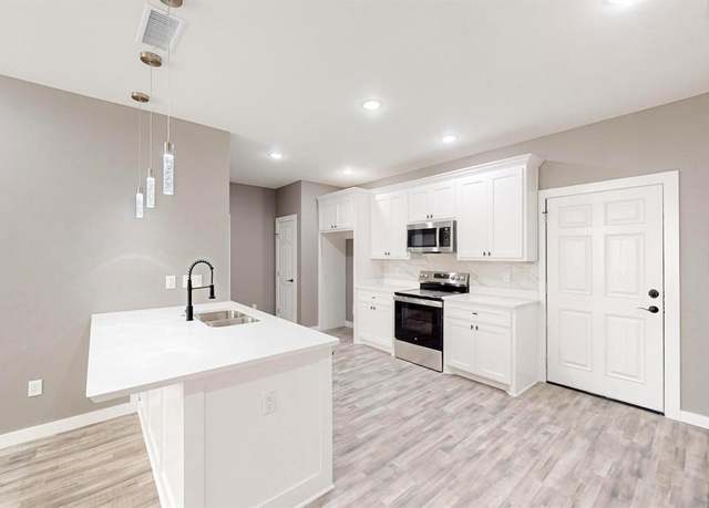 Property at 807 Fletcher St, Gainesville, TX 76240, 3 beds, 2 baths