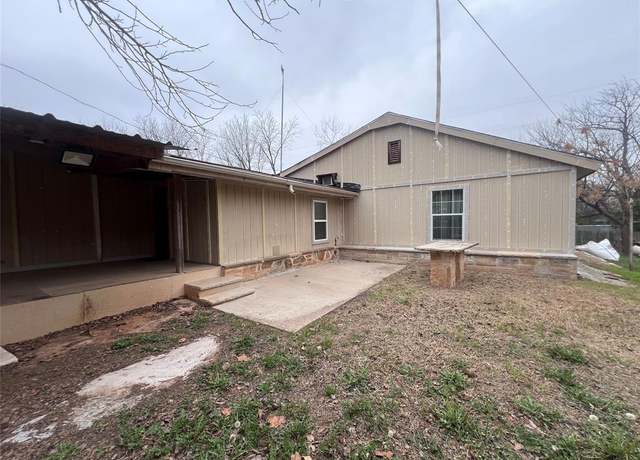 Property at 3907 Oak Mdw, Granbury, TX 76048, 5 beds, 1.5 baths