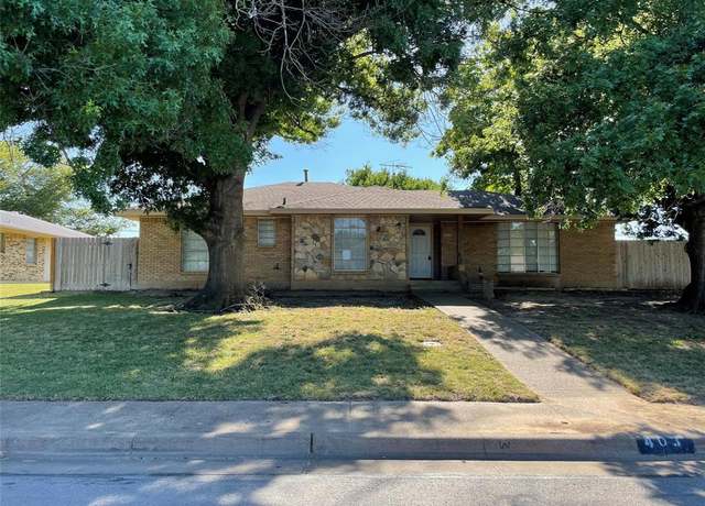 Property at 403 Brookview Dr, Desoto, TX 75115, 3 beds, 2 baths