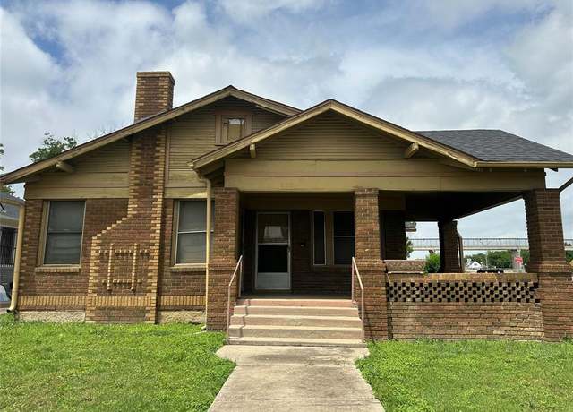 Property at 621 E Morningside Dr, Fort Worth, TX 76104, 4 beds, 2 baths