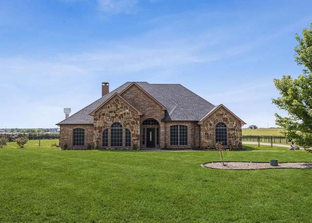 Property at 3076 W Alamosa Dr, Terrell, TX 75160, 4 beds, 3 baths