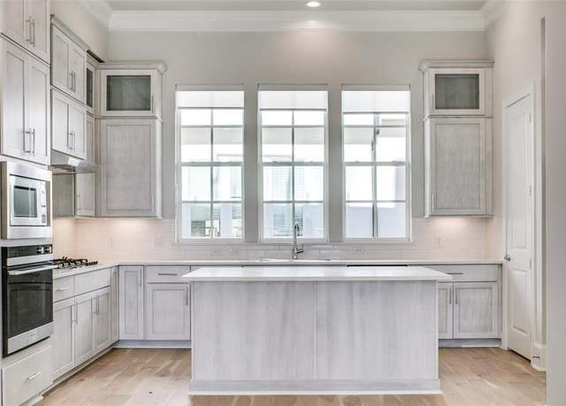 Property at 4645 New Water Ln, Dallas, TX 75219, 3 beds, 3.5 baths