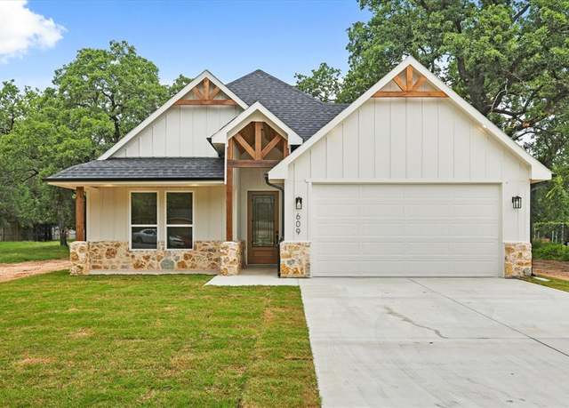 Property at 609 N Stewart St, Azle, TX 76020, 3 beds, 2 baths