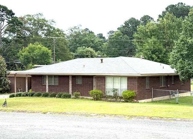 Property at 2748 Country Club Dr, Haynesville, LA 71038, 3 beds, 2.5 baths