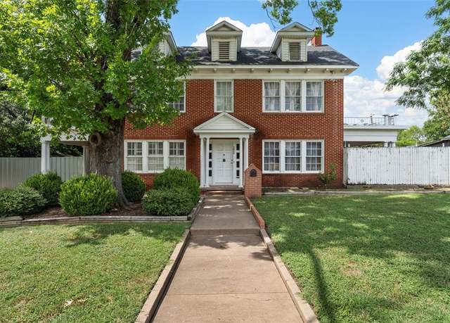 Property at 1811 Colcord Ave, Waco, TX 76707, 4 beds, 3 baths