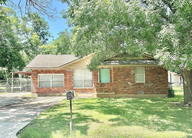 Property at 1125 Laguna Dr, Denton, TX 76209, 3 beds, 2 baths