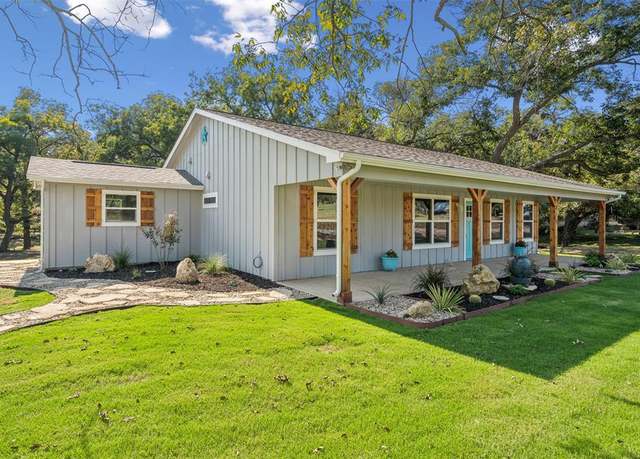 Property at 5816 Archery Ct, Granbury, TX 76048, 3 beds, 2 baths