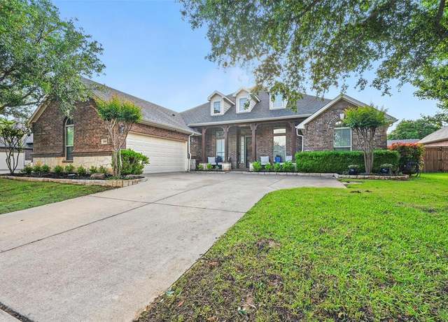 Property at 8005 Summerleaf Dr, Arlington, TX 76001, 5 beds, 3 baths