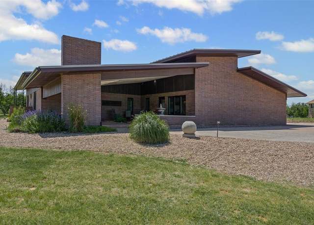 Property at 9411 King Air Dr, Granbury, TX 76049, 3 beds, 2.5 baths