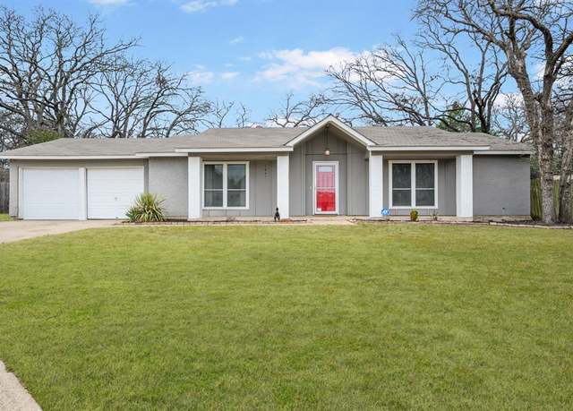 Property at 1323 Columbine Ct, Arlington, TX 76013, 3 beds, 2 baths