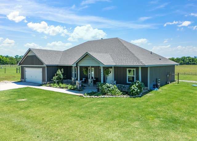 Property at 431 Advance Rd, Weatherford, TX 76088, 3 beds, 2 baths