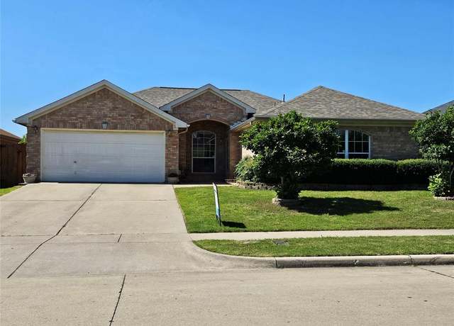 Property at 1912 Lennox Ln, Arlington, TX 76018, 3 beds, 2 baths