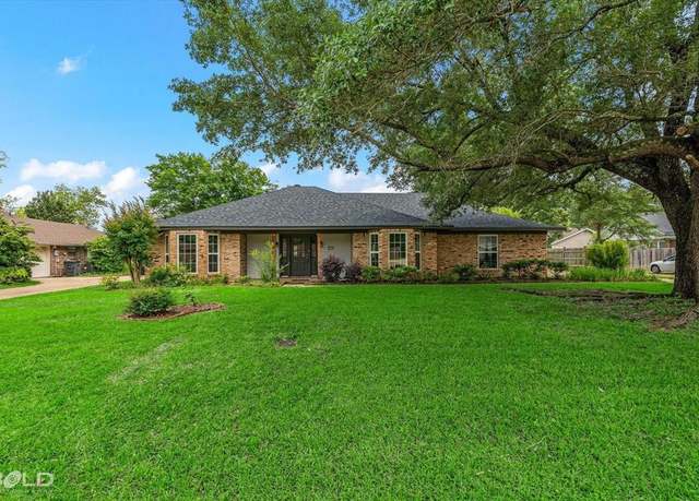 Property at 2202 Landau Ln, Bossier City, LA 71111, 4 beds, 3 baths