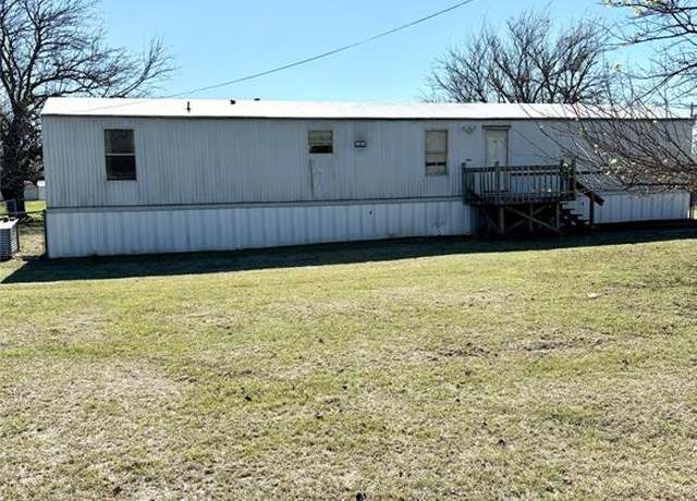 Property at 7227 Comanche Trl, Weatherford, TX 76087, 3 beds, 2 baths