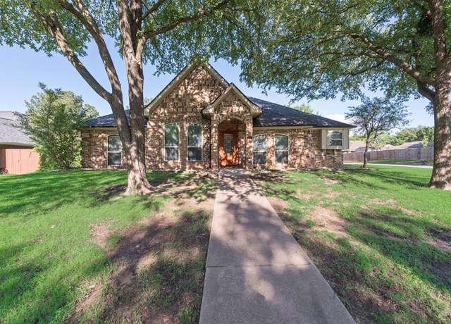 Property at 8000 Kendra Ln, North Richland Hills, TX 76182, 3 beds, 2 baths