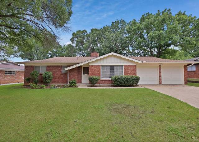 Property at 4812 Briarwood Ln, Fort Worth, TX 76103, 3 beds, 2 baths