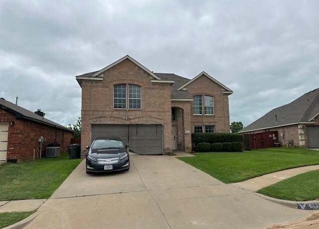 Property at 613 Prairie Gulch Dr, Fort Worth, TX 76140, 3 beds, 2 baths