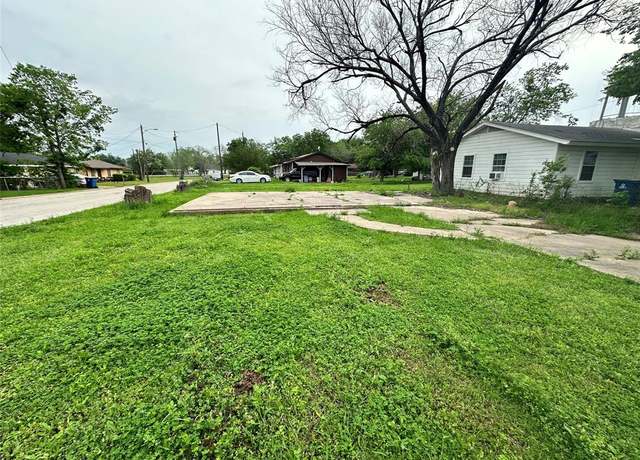 Property at 1408 1st St E, Kaufman, TX 75142