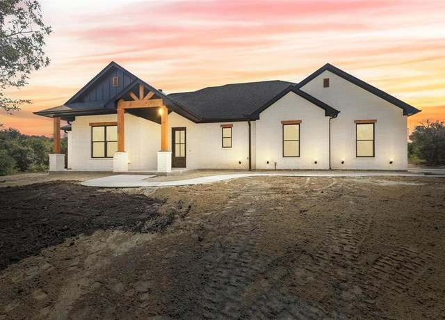 Property at 4996 Veal Station Rd, Weatherford, TX 76085, 4 beds, 2 baths