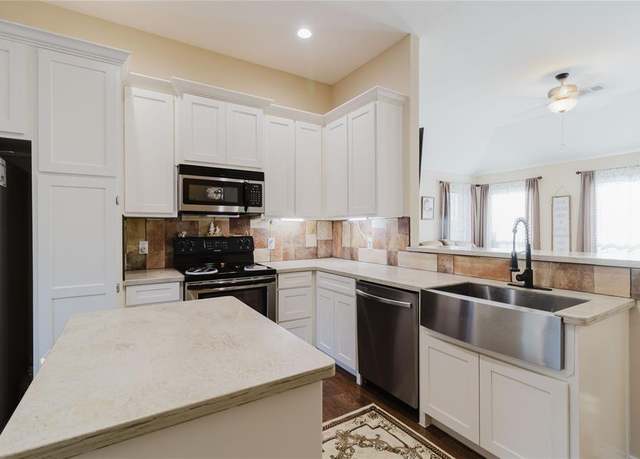 Property at 404 Avenue E, Ennis, TX 75119, 3 beds, 2 baths