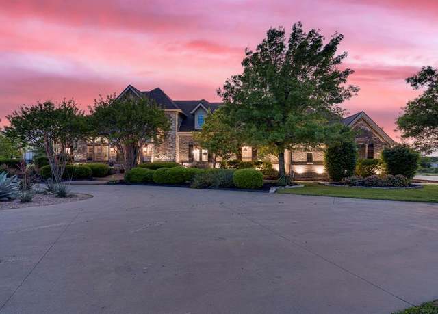 Property at 5241 Plainview Rd, Midlothian, TX 76065, 4 beds, 4 baths