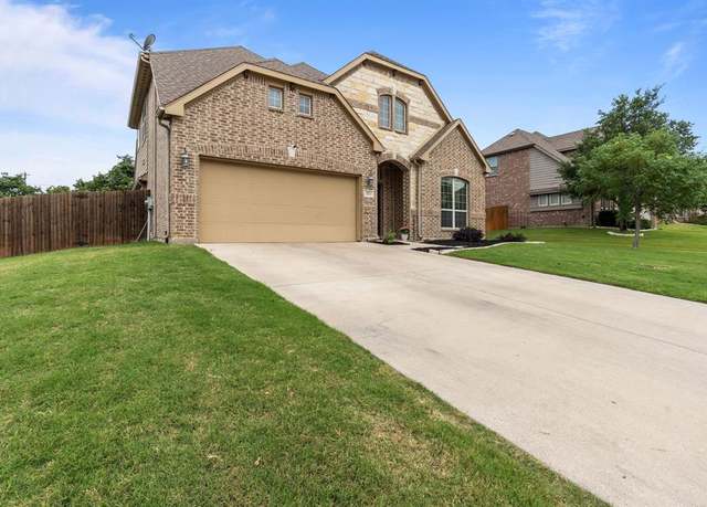 Property at 2026 Bay Laurel Dr, Weatherford, TX 76086, 5 beds, 3 baths