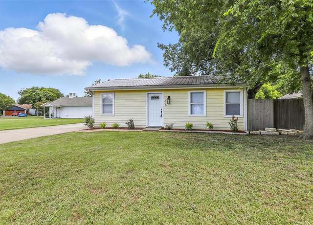 Property at 216 N Dobson St, Burleson, TX 76028, 2 beds, 1 bath