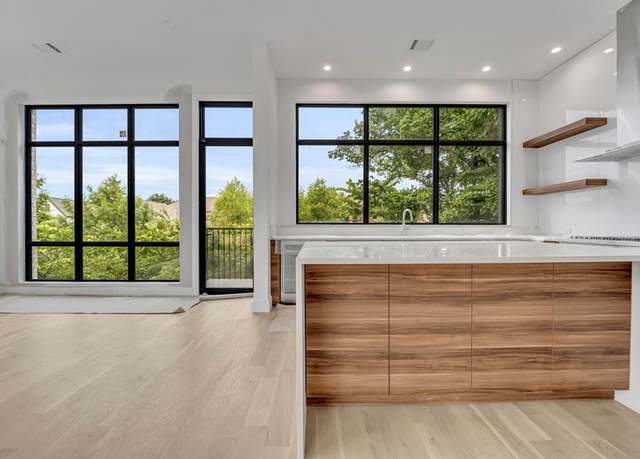 Property at 610 N Oak Cliff Blvd #303, Dallas, TX 75208, 3 beds, 3.5 baths