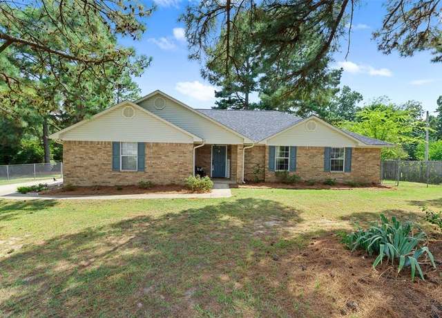 Property at 4 Dan Michael Dr, Texarkana, TX 75501, 3 beds, 2 baths
