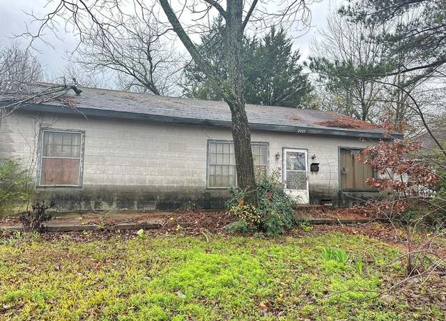 Property at 2225 Bonham St, Paris, TX 75460, 3 beds, 1 bath