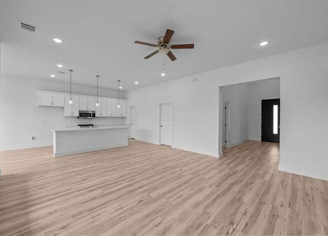 Property at 220 Magnolia Dr, Azle, TX 76020, 3 beds, 2.5 baths