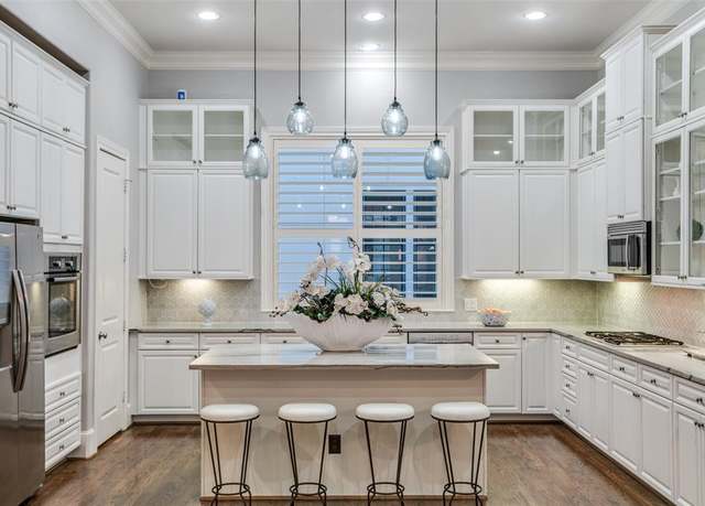 Property at 2141 Helsminster Dr, Dallas, TX 75201, 3 beds, 3.5 baths