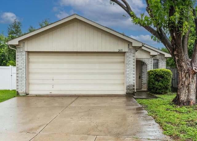 Property at 2611 Winding Rd, Fort Worth, TX 76133, 3 beds, 2 baths