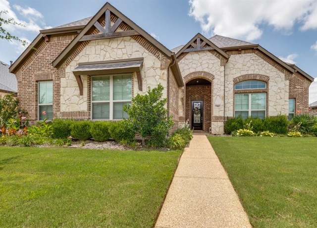 Property at 7302 Vicari Dr, Arlington, TX 76001, 4 beds, 3 baths