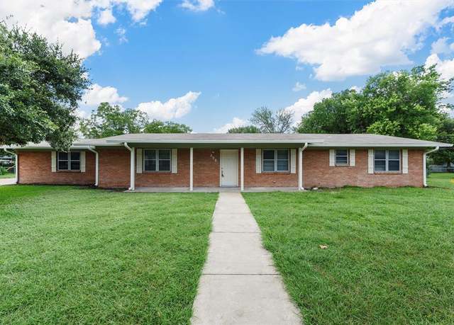 Property at 800 W Denison Dr, Robinson, TX 76706, 4 beds, 2 baths
