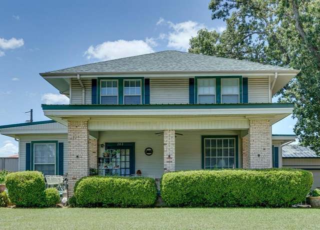 Property at 303 N 3rd St, Wills Point, TX 75169, 4 beds, 2.5 baths