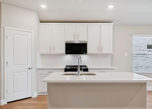 Property at 6628 Valley Lake Ln, Fort Worth, TX 76036, 3 beds, 2 baths