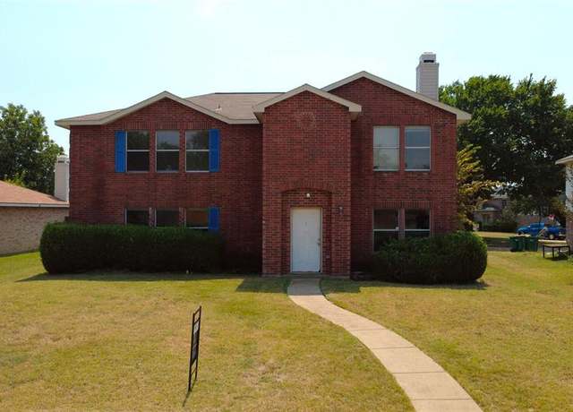 Property at 652 Lowe Dr, Cedar Hill, TX 75104, 4 beds, 2.5 baths