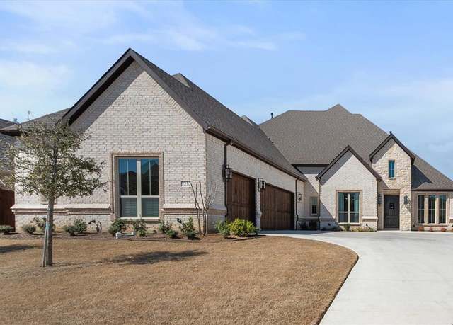 Property at 7217 Harris Pl, Arlington, TX 76001, 5 beds, 3.5 baths