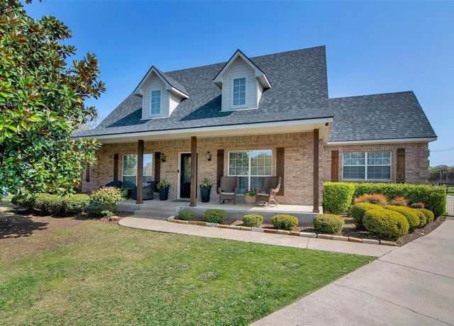 Property at 611 Clay Ln, Sherman, TX 75092, 4 beds, 3 baths