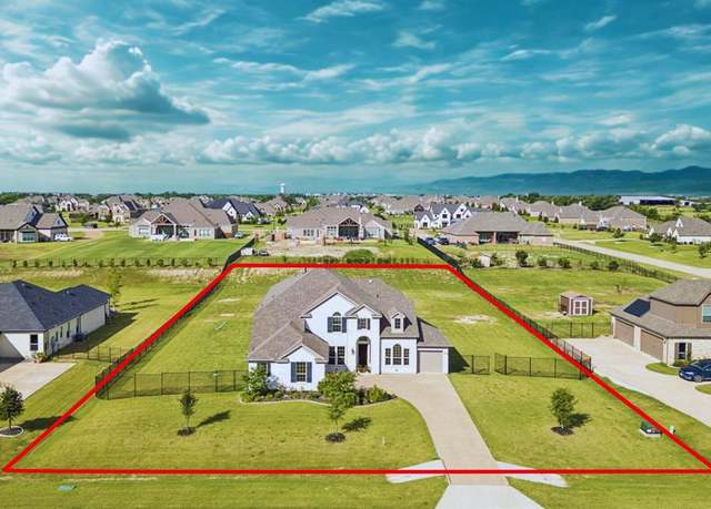 Property at 5002 Country Club Dr, Sachse, TX 75048, 4 beds, 3 baths