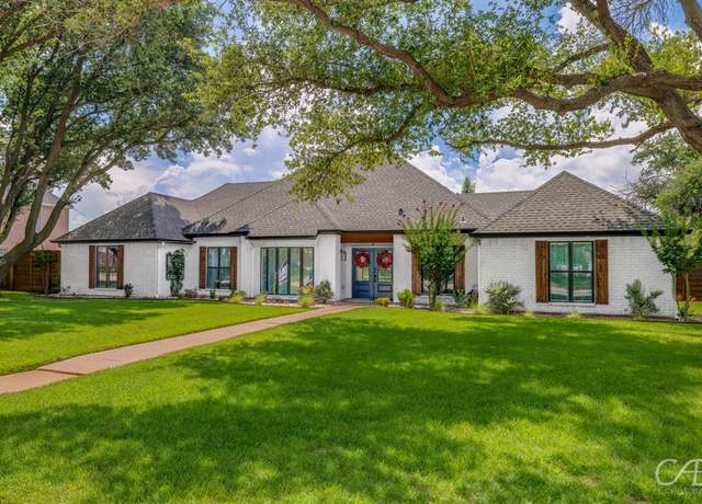 Property at 1210 Canterbury Dr, Abilene, TX 79602, 4 beds, 3 baths