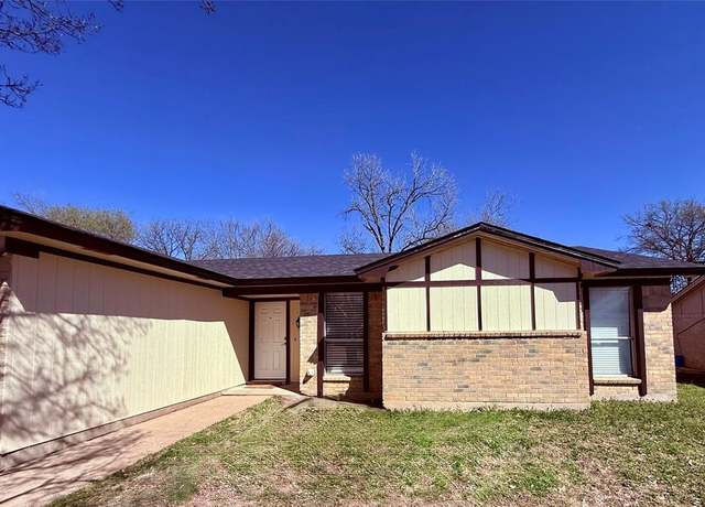 Property at 211 W Volunteer Dr, Arlington, TX 76014, 3 beds, 2 baths